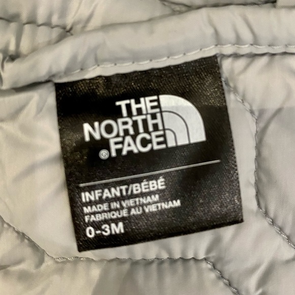 The North Face Baby ThermoBall™ Hooded Jacket - Picture 4 of 4